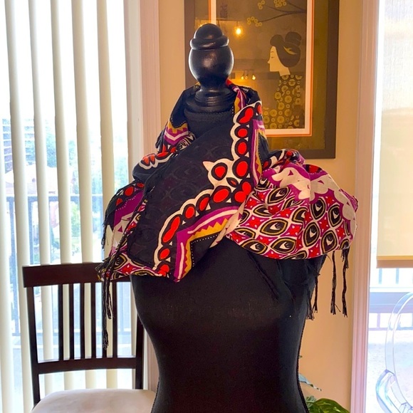 ✅Beautiful peacock 🦚 very light  / print scarf / shawl w/ fringe - Picture 3 of 5